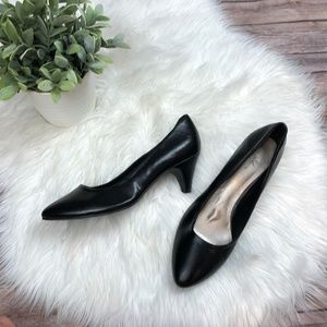 Jaclyn Smith Black Pumps Heels Size 9 1/2 Medium